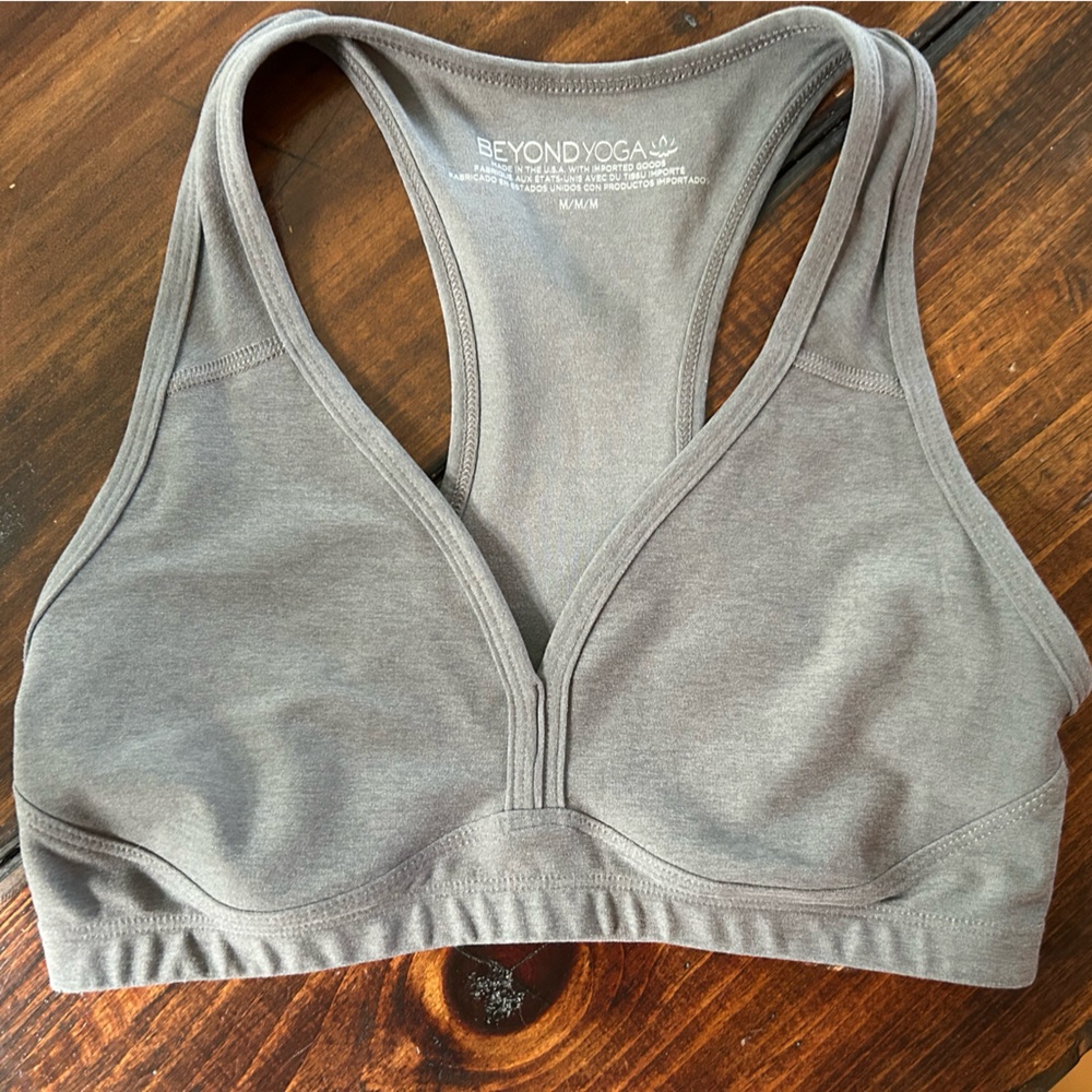 Beyond Yoga Gray Seamless Bra with Distinctive Back